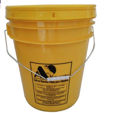 Żółte plastikowe pojemniki z wiadrem o pojemności 20L do przechowywania kleju